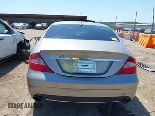 2006 Mercedes-Benz CLS 500 z VIN WDDDJ75X06A037541, wystawiony jako IAAI lot #42252829 z przebiegiem 151 295 mil mil oraz . Historia ofert i sprzedaży dostępna na DreamBid. Obrazek 17.