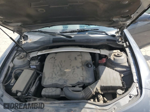 2011 Chevrolet Camaro 2LT z VIN 2G1FC3DD8B9157843, wystawiony jako Copart lot #56409905 z przebiegiem 60 097 mil mil oraz Szkoda całkowita • Salvage title. Historia ofert i sprzedaży dostępna na DreamBid. Obrazek 11.