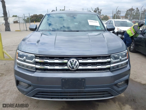 2018 Volkswagen Atlas 3.6L V6 SE with VIN 1V2LR2CA4JC560878, listed as a IAAI auction lot 42064189 with 142,834 mi miles. Bid and sale history available at carsss.com. Image 12.