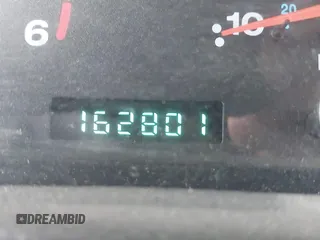 2005 Jeep Wrangler SE z VIN 1J4FA29S95P373313, wystawiony jako IAAI lot #42340611 z przebiegiem 162 801 mil mil oraz . Historia ofert i sprzedaży dostępna na DreamBid. Obrazek 15.