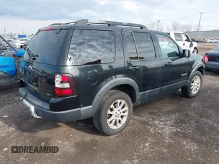 2008 Ford Explorer XLT z VIN 1FMEU73848UA88460, wystawiony jako IAAI lot #42101787 z przebiegiem 202 357 mil mil oraz . Historia ofert i sprzedaży dostępna na DreamBid. Obrazek 4.