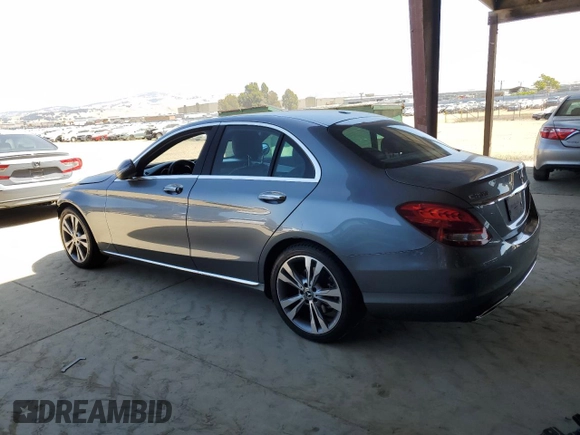 2018 Mercedes-Benz C 300 z VIN 55SWF4JB1JU267830, wystawiony jako Copart lot #57092825 z przebiegiem 121 097 mil mil oraz Szkoda całkowita • Salvage title. Historia ofert i sprzedaży dostępna na DreamBid. Obrazek 2.