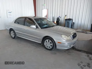 2002 Hyundai Sonata GLS with VIN KMHWF35H32A643718, listed as a IAAI auction lot 41668672 with 174,782 mi miles. Bid and sale history available at carsss.com. Image 1.