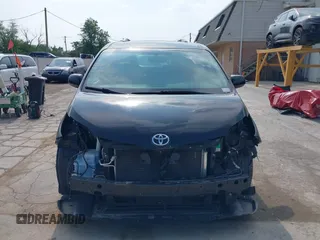 2017 Toyota Sienna SE with VIN 5TDXZ3DC4HS840494, listed as a IAAI auction lot 42418699 with 90,197 mi miles and . Bid and sale history available at DreamBid. Image 13.