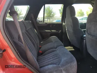 2000 Chevrolet Blazer LT z VIN 1GNDT13W8Y2392666, wystawiony jako Copart lot #56652895 z przebiegiem 223 924 mil mil oraz Szkoda całkowita • Salvage title. Historia ofert i sprzedaży dostępna na DreamBid. Obrazek 11.