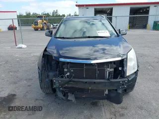 2013 Cadillac SRX Performance Collection z VIN 3GYFNDE39DS543037, wystawiony jako IAAI lot #42162276 z przebiegiem 156 282 mil mil oraz . Historia ofert i sprzedaży dostępna na DreamBid. Obrazek 6.