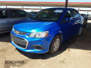 2017 Chevrolet Sonic LS z VIN 1G1JB5SH6H4165031, wystawiony jako IAAI lot #42107395 z przebiegiem 74 196 mil mil oraz . Historia ofert i sprzedaży dostępna na DreamBid. Obrazek 2.