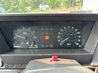 1990 Land Rover Range Rover z VIN SALHV1249LA408661, wystawiony jako Copart lot #59861925 z przebiegiem 129 140 mil mil oraz Czysty tytuł • Clean title. Historia ofert i sprzedaży dostępna na DreamBid. Obrazek 9.