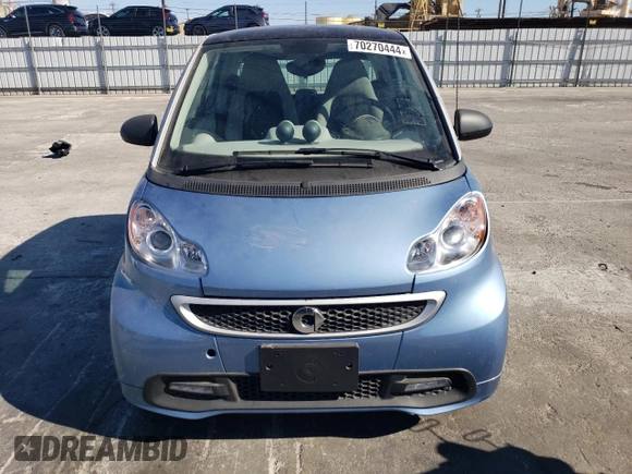 2014 Smart fortwo Passion z VIN WMEEJ9AA5EK778600, wystawiony jako Copart lot #70270444 z przebiegiem 20 545 mil mil oraz Tytuł czysty. Historia ofert i sprzedaży dostępna na DreamBid. Obrazek 5.