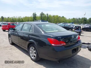 2007 Toyota Avalon XL z VIN 4T1BK36B37U244981, wystawiony jako IAAI lot #42202155 z przebiegiem 187 656 mil mil oraz . Historia ofert i sprzedaży dostępna na DreamBid. Obrazek 3.
