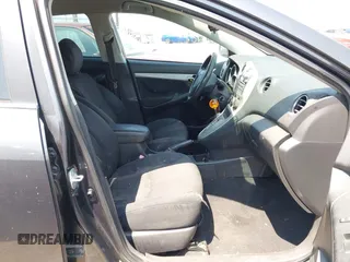 2010 Pontiac Vibe 1SB z VIN 5Y2SP6E07AZ414499, wystawiony jako IAAI lot #42458226 z przebiegiem 273 413 mil mil oraz . Historia ofert i sprzedaży dostępna na DreamBid. Obrazek 5.