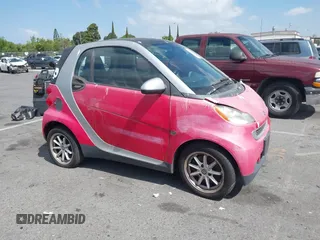 2009 Smart fortwo Pure z VIN WMEEJ31X59K245895, wystawiony jako IAAI lot #42266793 z przebiegiem 120 497 mil mil oraz . Historia ofert i sprzedaży dostępna na DreamBid. Obrazek 1.