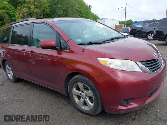 2011 Toyota Sienna LE AAS z VIN 5TDKK3DC1BS023229, wystawiony jako IAAI lot #42326263 z przebiegiem 249 693 mil mil oraz . Historia ofert i sprzedaży dostępna na DreamBid. Obrazek 1.