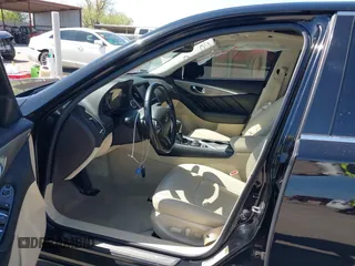 2015 Infiniti Q50 Premium with VIN JN1BV7AP9FM355526, listed as a IAAI auction lot 42010401 with 67,131 mi miles. Bid and sale history available at carsss.com. Image 5.