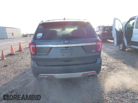 2016 Ford Explorer Platinum z VIN 1FM5K8HT8GGC59412, wystawiony jako IAAI lot #41859172 z przebiegiem 101 631 mil mil oraz . Historia ofert i sprzedaży dostępna na DreamBid. Obrazek 16.