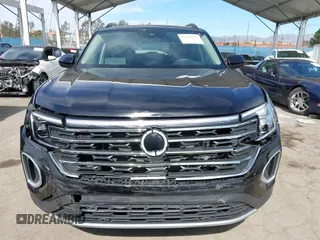 2024 Volkswagen Atlas SE z VIN 1V2JR2CAXRC512272, wystawiony jako IAAI lot #41642077 z przebiegiem 13 583 mil mil oraz . Historia ofert i sprzedaży dostępna na DreamBid. Obrazek 12.