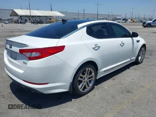 2013 Kia Optima SX с VIN 5XXGR4A68DG184445, выставлен на аукционе IAAI как лот 42510576 с пробегом 117 630 миль миль и . История ставок и продаж доступна на DreamBid. Изображение 4.