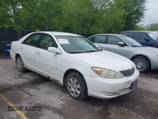 2002 Toyota Camry LE z VIN 4T1BE32K22U570082, wystawiony jako IAAI lot #42148592 z przebiegiem 298 416 mil mil oraz . Historia ofert i sprzedaży dostępna na DreamBid. Obrazek 1.
