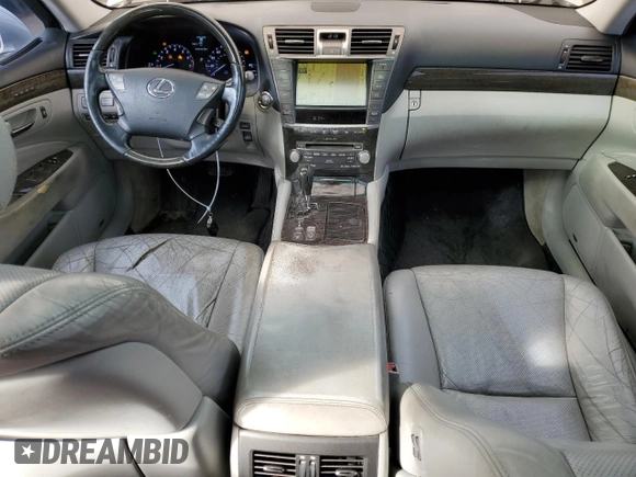 2010 Lexus LS 460 z VIN JTHCL5EFXA5005742, wystawiony jako Copart lot #43464855 z przebiegiem 225 906 mil mil oraz Czysty tytuł • Clean title. Historia ofert i sprzedaży dostępna na DreamBid. Obrazek 8.