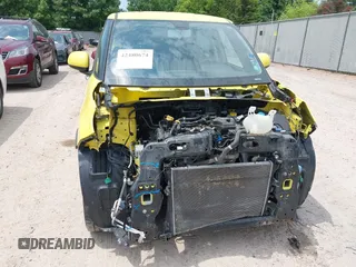 2014 FIAT 500L Trekking z VIN ZFBCFADH0EZ020742, wystawiony jako IAAI lot #42480674 z przebiegiem 141 563 mil mil oraz . Historia ofert i sprzedaży dostępna na DreamBid. Obrazek 6.