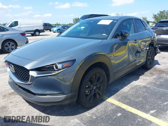 2024 Mazda CX-30 S Carbon Edition z VIN 3MVDMBCM0RM661018, wystawiony jako IAAI lot #42326256 z przebiegiem 22 169 mil mil oraz . Historia ofert i sprzedaży dostępna na DreamBid. Obrazek 17.