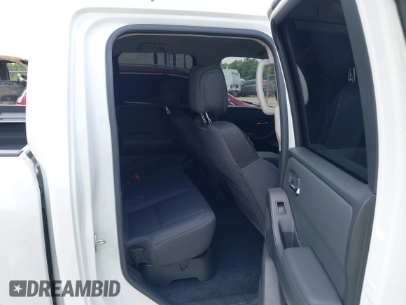 2024 Nissan Frontier SL с VIN 1N6ED1EJ0RN650784, выставлен на аукционе IAAI как лот 42399593 с пробегом 8 199 миль миль и . История ставок и продаж доступна на DreamBid. Изображение 8.