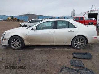 2005 Cadillac STS z VIN 1G6DC67A250231552, wystawiony jako IAAI lot #41765312 z przebiegiem 201 611 mil mil oraz . Historia ofert i sprzedaży dostępna na DreamBid. Obrazek 14.