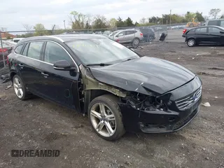 2016 Volvo V60 T5 Premier z VIN YV1612SK7G1308783, wystawiony jako IAAI lot #42016421 z przebiegiem 122 163 mil mil oraz . Historia ofert i sprzedaży dostępna na DreamBid. Obrazek 1.