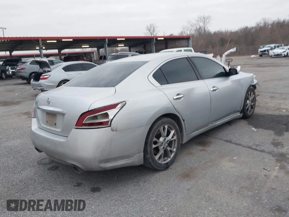 2014 Nissan Maxima SV z VIN 1N4AA5AP0EC485438, wystawiony jako IAAI lot #41346586 z przebiegiem 148 579 mil mil oraz . Historia ofert i sprzedaży dostępna na DreamBid. Obrazek 4.