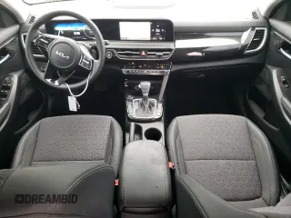 2024 Kia Seltos S z VIN KNDEU2AA0R7551238, wystawiony jako Copart lot #50701335 z przebiegiem 19 498 mil mil oraz Szkoda całkowita • Salvage title. Historia ofert i sprzedaży dostępna na DreamBid. Obrazek 8.