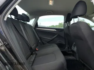 2014 Volkswagen Passat S z VIN 1VWAT7A30EC102382, wystawiony jako Copart lot #58178845 z przebiegiem 158 498 mil mil oraz Tytuł czysty. Historia ofert i sprzedaży dostępna na DreamBid. Obrazek 10.
