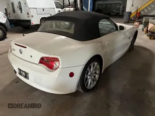 2008 BMW Z4 3.0i z VIN 4USBU33588LW73838, wystawiony jako Copart lot #59191345 z przebiegiem 44 301 mil mil oraz Czysty tytuł • Clean title. Historia ofert i sprzedaży dostępna na DreamBid. Obrazek 4.