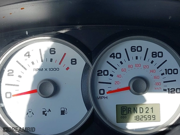 2007 Ford Escape XLT with VIN 1FMCU03187KA65050, listed as a IAAI auction lot 41642057 with 182,599 mi miles. Bid and sale history available at carsss.com. Image 7.