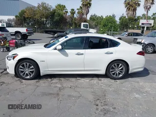 2016 Infiniti Q70 with VIN JN1EY1AP9GM470064, listed as a IAAI auction lot 42647765 with 111,474 mi miles and . Bid and sale history available at DreamBid. Image 14.
