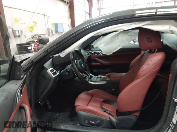 2025 BMW 4 Series M440i xDrive with VIN WBA83DA00SCT09661, listed as a IAAI auction lot 42591731 with 3,923 mi miles and . Bid and sale history available at DreamBid. Image 5.
