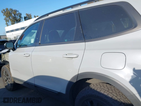 2025 Kia Telluride SX-Prestige X-Line with VIN 5XYP5DGCXSG579857, listed as a IAAI auction lot 42213332 with 4,738 mi miles and . Bid and sale history available at DreamBid. Image 14.
