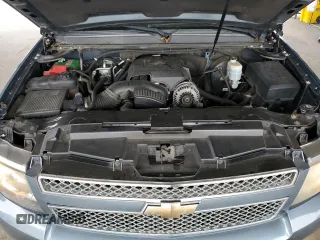 2010 Chevrolet Tahoe LT z VIN 1GNUKBE09AR257856, wystawiony jako Copart lot #55320645 z przebiegiem 225 943 mil mil oraz Czysty tytuł • Clean title. Historia ofert i sprzedaży dostępna na DreamBid. Obrazek 12.