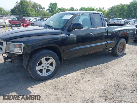 2008 Dodge Dakota с VIN 1D7HW32K88S592237, выставлен на аукционе IAAI как лот 42279584 с пробегом 110 610 миль миль и . История ставок и продаж доступна на DreamBid. Изображение 2.