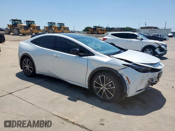 2024 Toyota Prius LE z VIN JTDACAAUXR3022411, wystawiony jako Copart lot #58263865 z przebiegiem 12 783 mil mil oraz Szkoda całkowita • Salvage title. Historia ofert i sprzedaży dostępna na DreamBid. Obrazek 4.