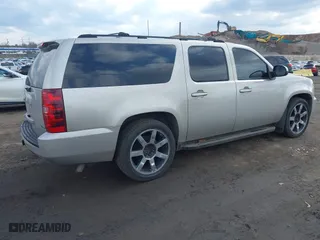 2007 Chevrolet Suburban LT with VIN 1GNFK16327J210722, listed as a IAAI auction lot 41899366 with 1 mi miles. Bid and sale history available at carsss.com. Image 4.