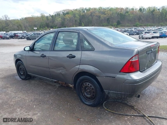 2005 Ford Focus S with VIN 1FAFP34NX5W174164, listed as a IAAI auction lot 41930295 with 295,848 mi miles. Bid and sale history available at carsss.com. Image 3.