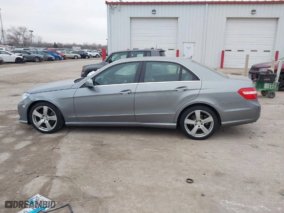 2011 Mercedes-Benz E-Class E 350 Luxury with VIN WDDHF8HB6BA324143, listed as a IAAI auction lot 41561922 with 79,769 mi miles. Bid and sale history available at carsss.com. Image 14.