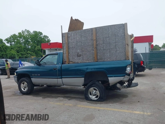 1999 Dodge 1500 z VIN 1B7HF16Z6XS286934, wystawiony jako IAAI lot #42331463 z przebiegiem 115 595 mil mil oraz . Historia ofert i sprzedaży dostępna na DreamBid. Obrazek 14.
