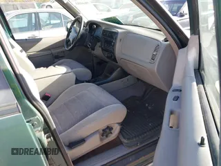 1999 Ford Explorer XLT с VIN 1FMZU32E4XZC06946, выставлен на аукционе IAAI как лот 40644003 с пробегом 302 458 миль миль и . История ставок и продаж доступна на DreamBid. Изображение 5.