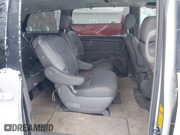 2006 Toyota Sienna XLE z VIN 5TDBA22C06S073724, wystawiony jako IAAI lot #41352571 z przebiegiem 159 240 mil mil oraz . Historia ofert i sprzedaży dostępna na DreamBid. Obrazek 8.
