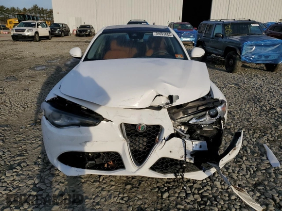 2017 Alfa Romeo Giulia Ti with VIN ZARFAEENXH7538089, listed as a Copart auction lot 39993883 with 27,313 mi miles. Bid and sale history available at carsss.com. Image 5.