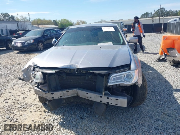 2015 Chrysler 300 Limited z VIN 2C3CCAAG2FH786866, wystawiony jako IAAI lot #41910140 z przebiegiem 183 770 mil mil oraz . Historia ofert i sprzedaży dostępna na DreamBid. Obrazek 13.