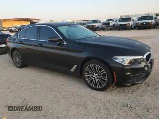2019 BMW 5 Series 530i z VIN WBAJA5C54KG900736, wystawiony jako Copart lot #52232275 z przebiegiem 112 560 mil mil oraz Czysty tytuł • Clean title. Historia ofert i sprzedaży dostępna na DreamBid. Obrazek 4.