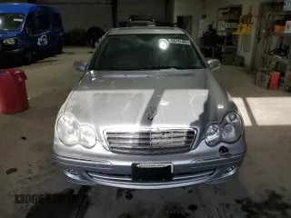2005 Mercedes-Benz C 240 with VIN WDBRF81J05F644435, listed as a Copart auction lot 88741485 with 145,003 mi miles and Salvage Title. Bid and sale history available at DreamBid. Image 5.