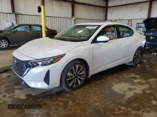 2024 Nissan Sentra SV z VIN 3N1AB8CV0RY273644, wystawiony jako Copart lot #56705495 z przebiegiem 10 581 mil mil oraz Szkoda całkowita • Salvage title. Historia ofert i sprzedaży dostępna na DreamBid. Obrazek 1.